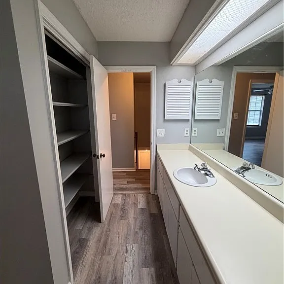 98 Hidden Lake Ct — Photo 15