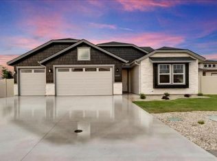 4049 S Lava Springs Loop, Nampa, ID 83686