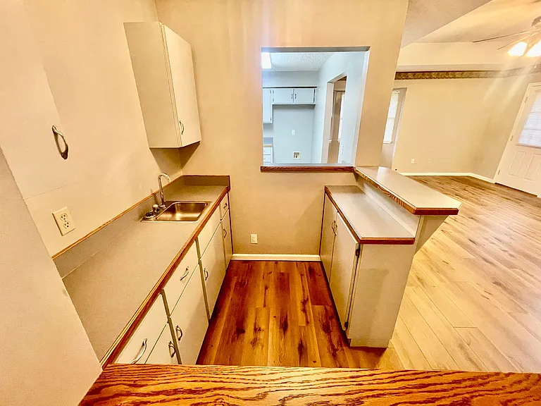 616 E Barbara Ct — Photo 5