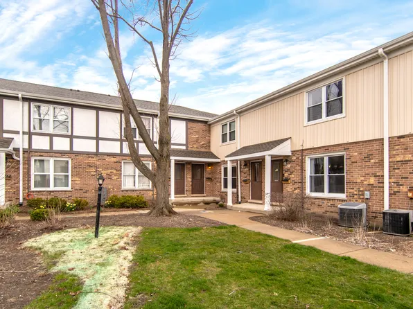 1754 Pickwick Ln #11, Glenview, IL 60026