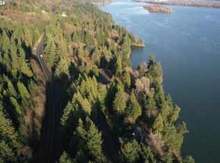 26 Edge Water Dr, Cathlamet, WA 98612