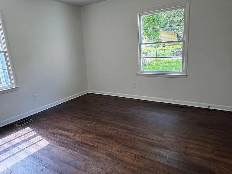 3923 Moffett Ct — Photo 5