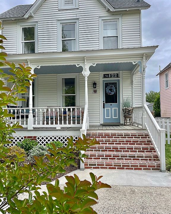 1st image of 122 Peach St
