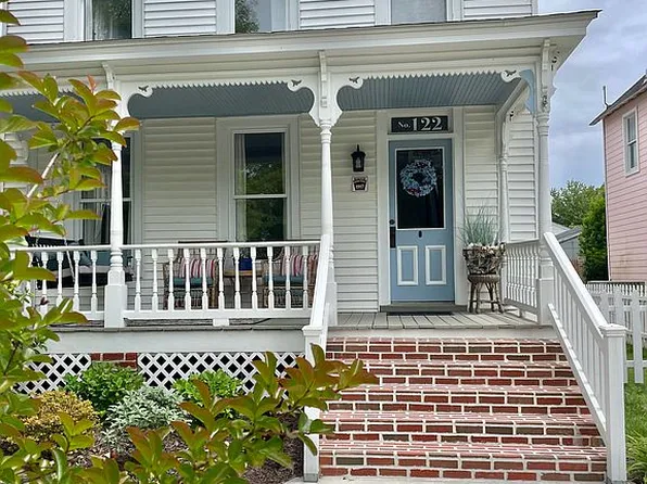 122 Peach St, Cape Charles, VA 23310