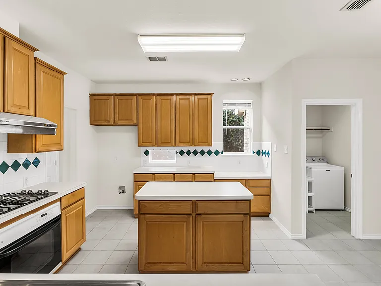 2429 Clear Field Dr — Photo 35