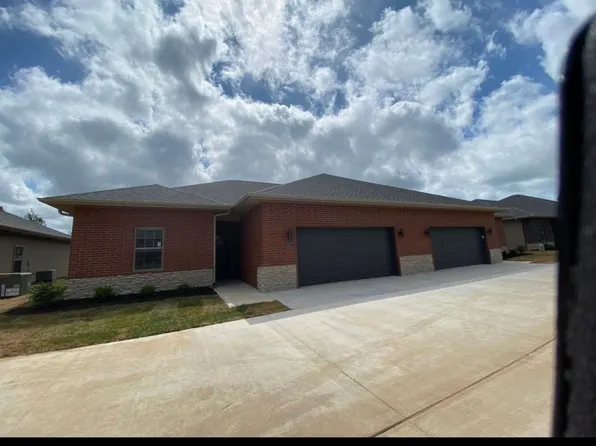 3005 W Cardinal St, Springfield, MO 65810