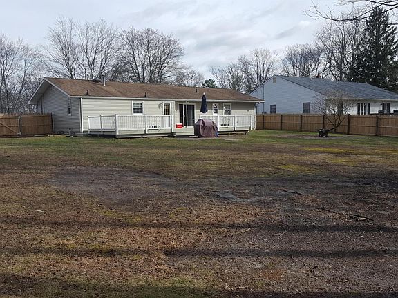 3rd image of 528 Parkwood Ave