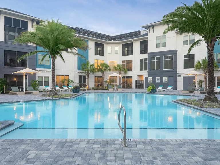 Cue Luxury Living — Photo 15