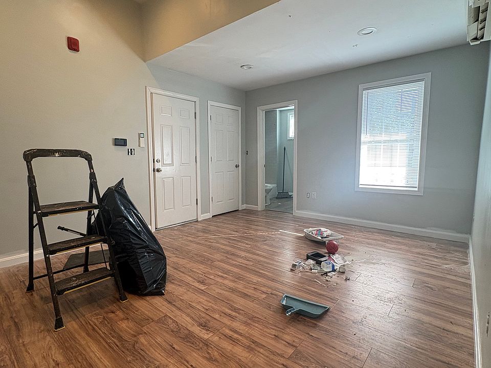 1st image of 776 Main St #5