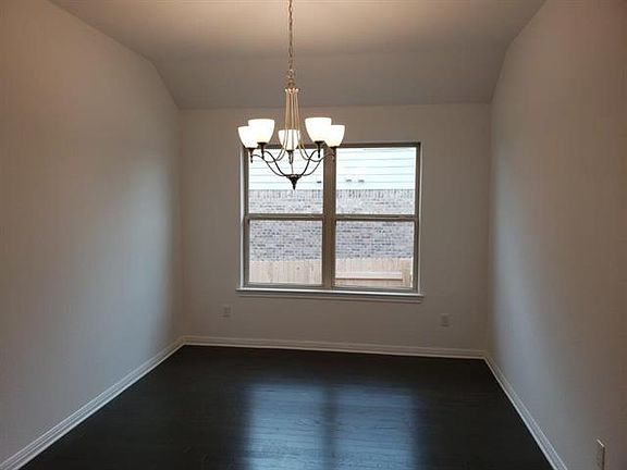4th image of 121 Meadow Wood Cv
