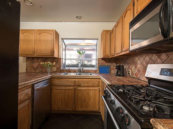 Kitchen, dishwasher, gas stove/range