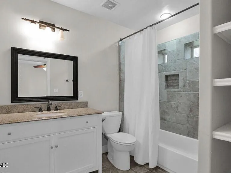 3229 E Clarendon Ave — Photo 13
