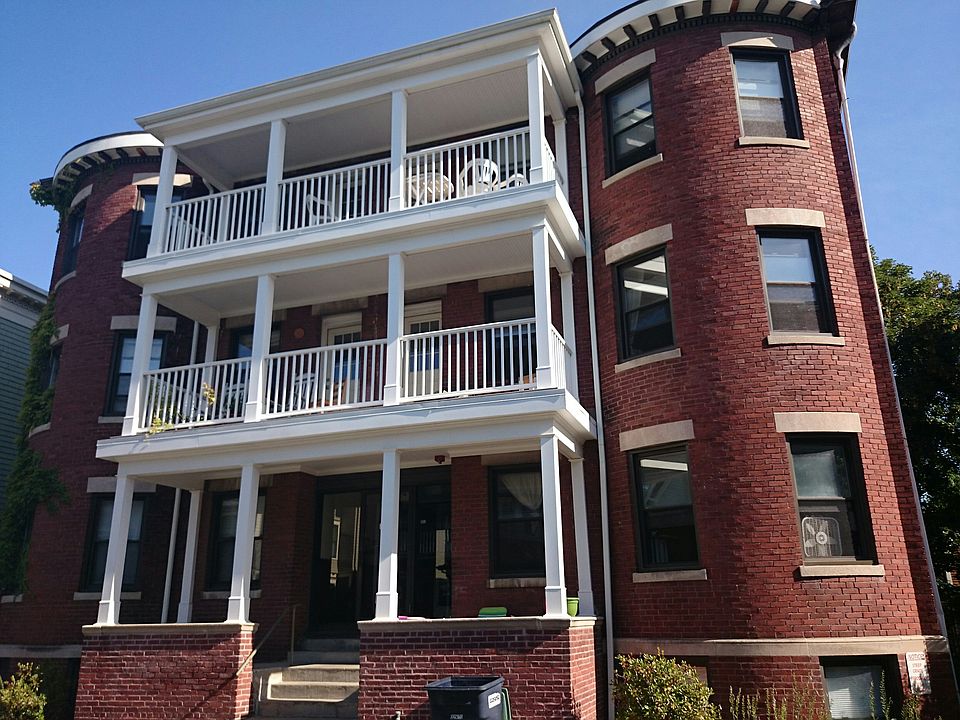 1st image of 32 Linden St APT 3