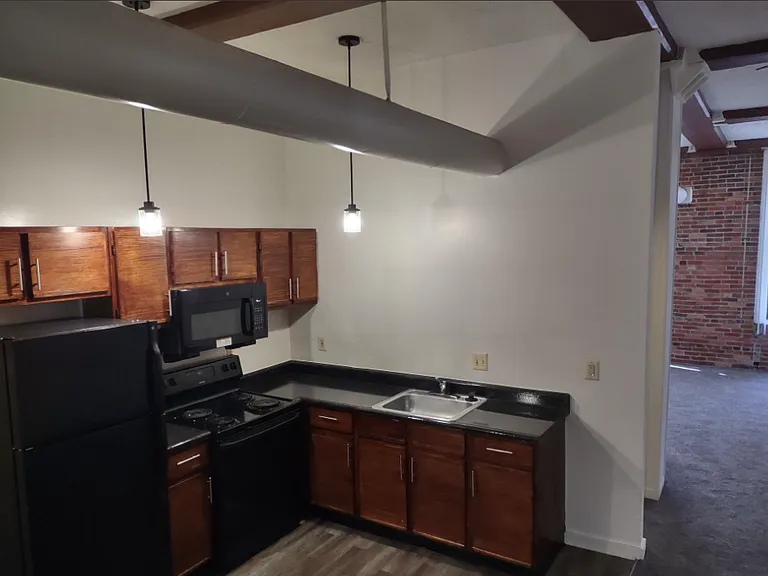 Marlboro Classic Apt & Redwood Square — Photo 42