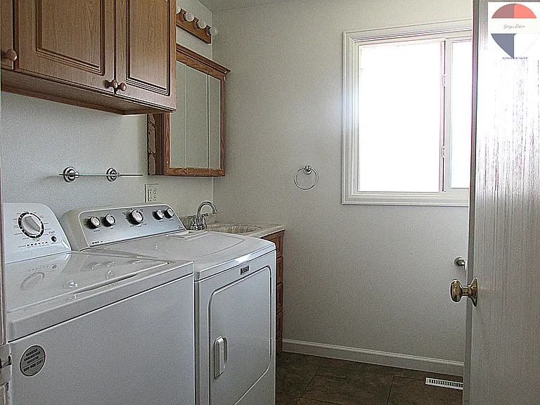 2925 Windsor Pl — Photo 9
