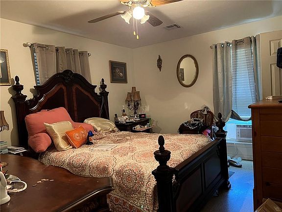 5th image of 4742 Perelli Dr