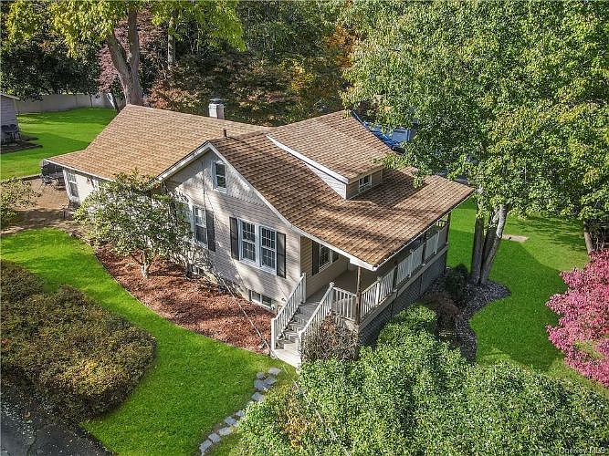 1st image of 10 Carlann Ln