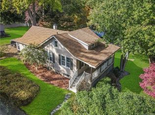 10 Carlann Ln, Valley Cottage, NY 10989