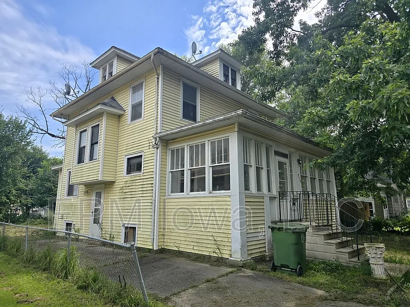 3 bed, 1.0 bath, 1441 sqft, $850 — Photo 1