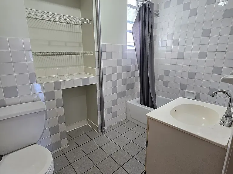 3438 42nd St #3F — Photo 8