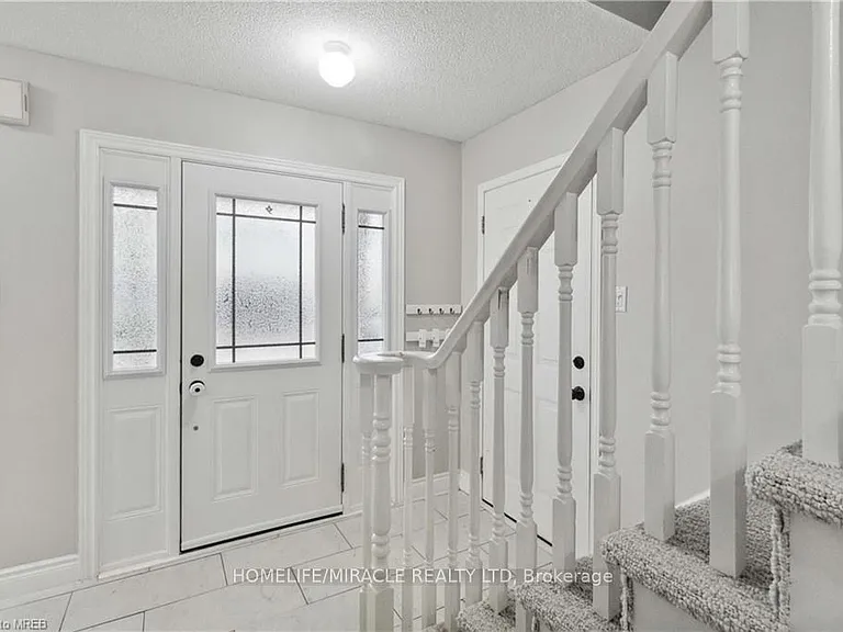 2245 Pathfinder Dr — Photo 3