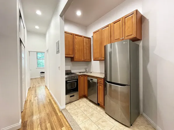 150 East 83rd Street image 1 of 6