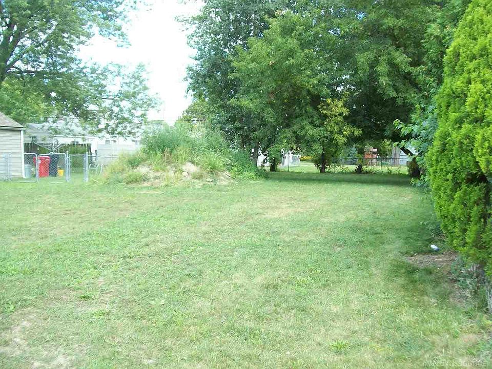 1st image of 27220 Pinewood St