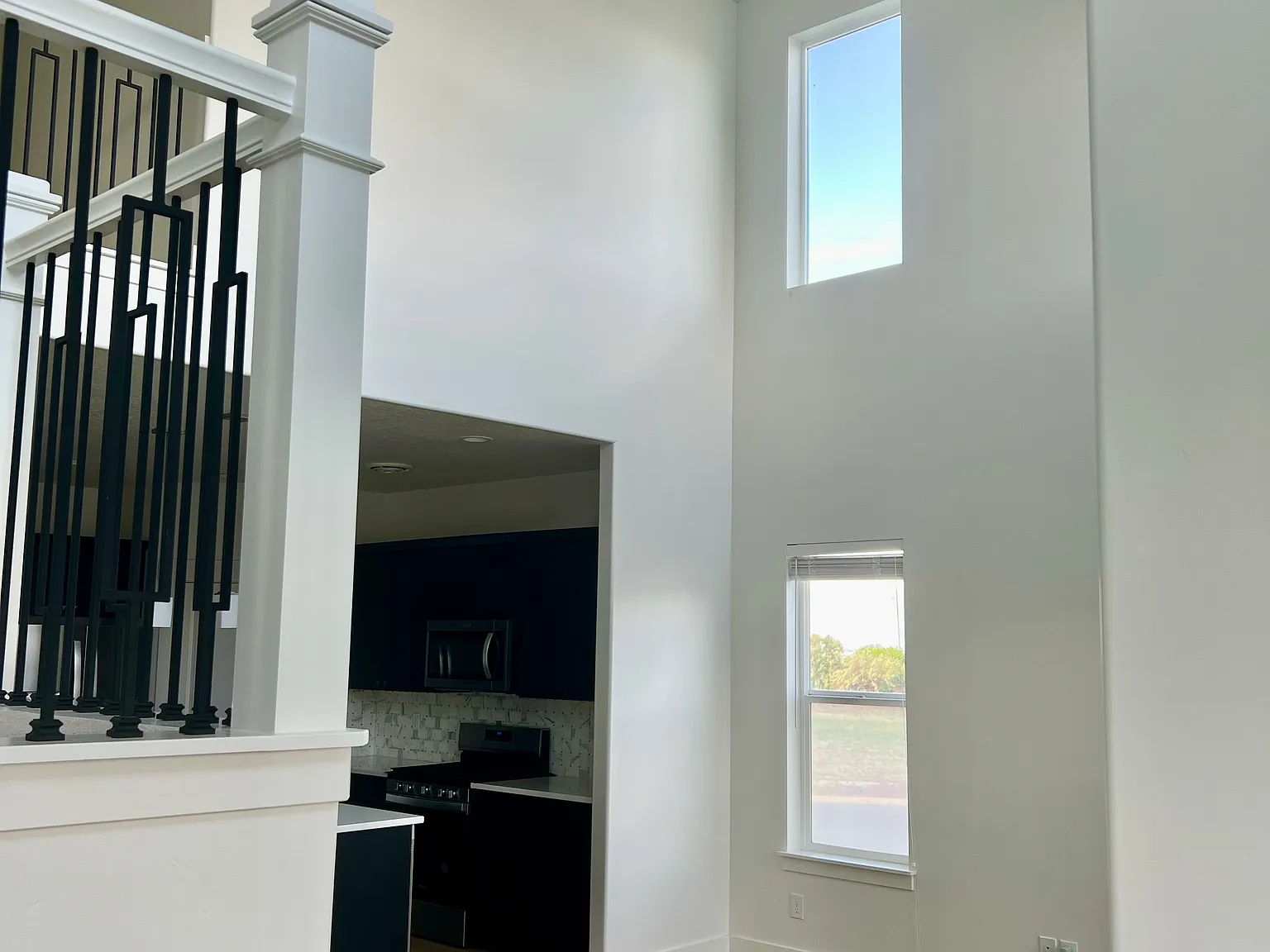 3 bed, 2.5 bath, 2381 sqft, $2,450 — Photo 4