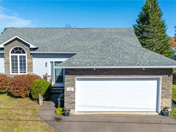 228 Herve St, Dieppe, NB E1A 6Y7