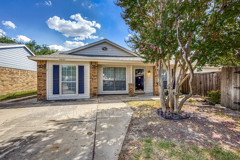 3 bed, 2.0 bath, 1201 sqft, $2,100 — Photo 1