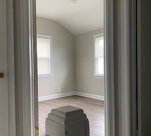 3rd image of 608-612 Universal Ave