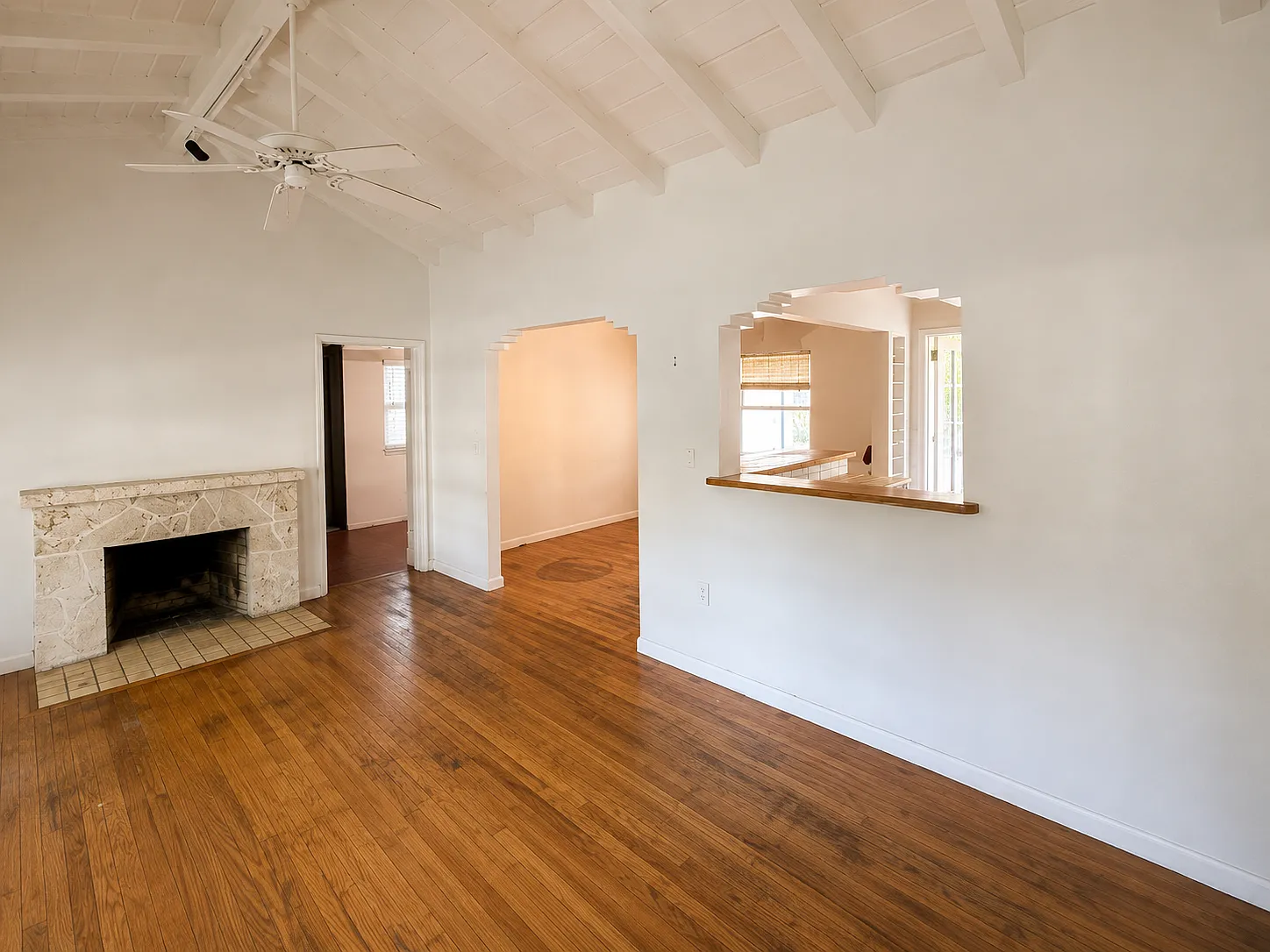 4 bed, 1600 sqft, $4,100 — Photo 4