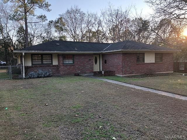 2nd image of 1460 Beaumont Dr