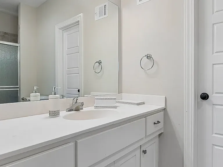 16324 Farley St — Photo 17