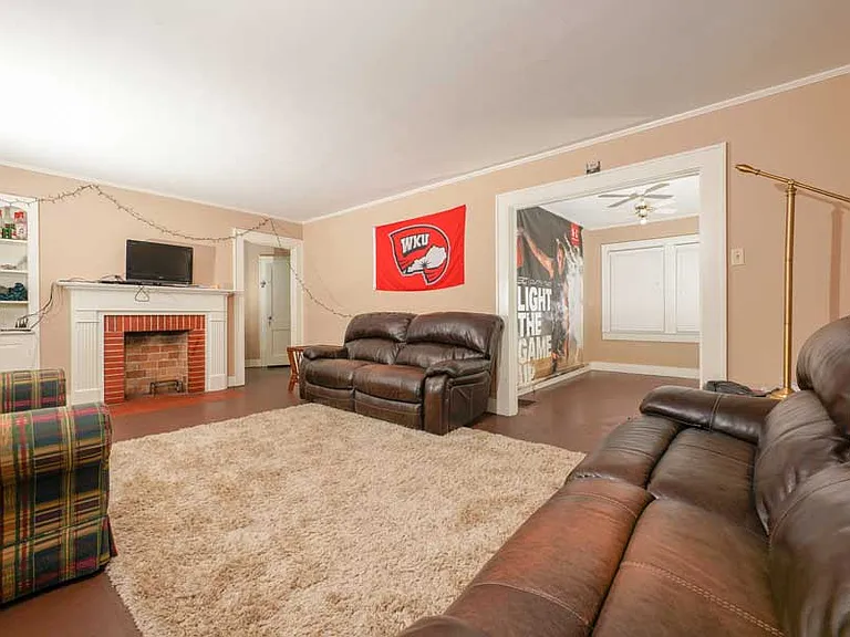 708 Cabell Dr — Photo 2
