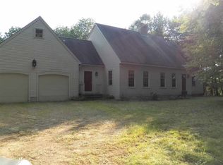 46 Old Center Rd, Deerfield, NH 03037