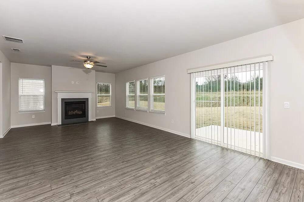 4 bed, 2.5 bath, 2479 sqft, $3,260 — Photo 4