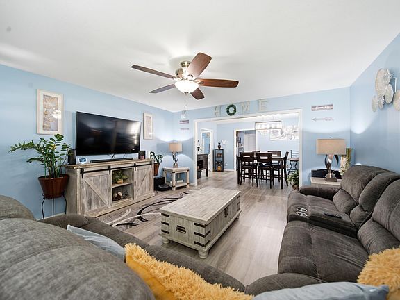 5th image of 562 Buckhaven Way