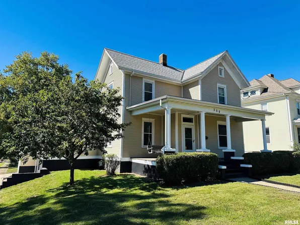 308 S Pine St, Washington, IL 61571