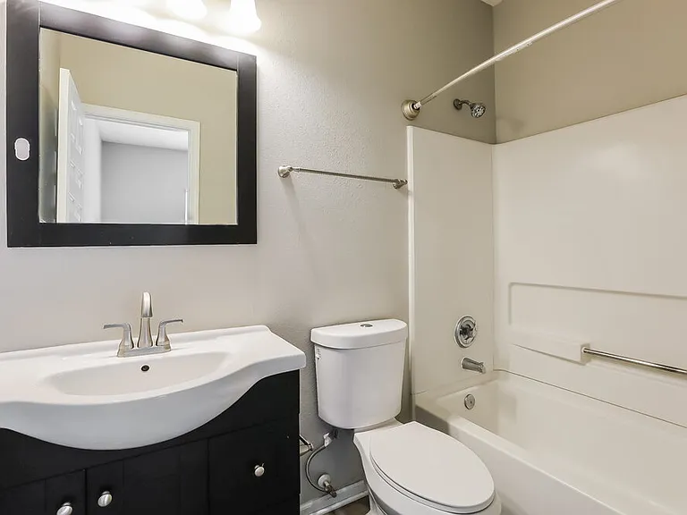 7150 Parklake Pl — Photo 10