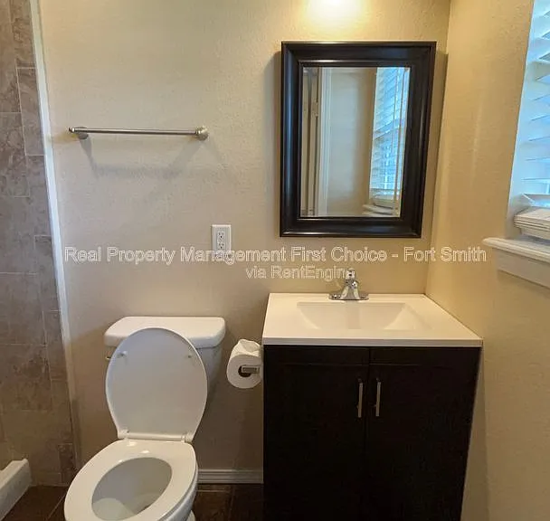16 Charmont Dr — Photo 18