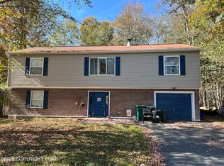 897 Country Place Dr, Tobyhanna, PA