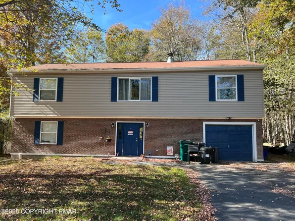 897 Country Place Dr, Tobyhanna, PA 18466