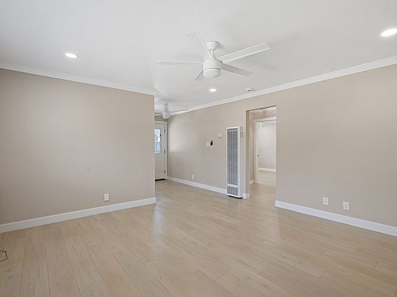 2nd image of 984 Ravenscourt Ave #3