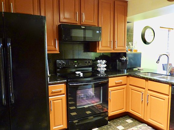 4th image of 129 White Oak Ct APT 4