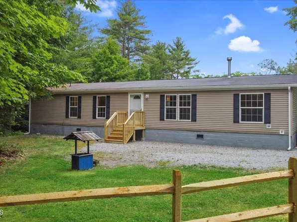 5 Ross Lane, Brant Lake, NY 12815