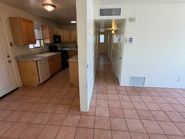 2626 E Keswick Cir — Photo 6