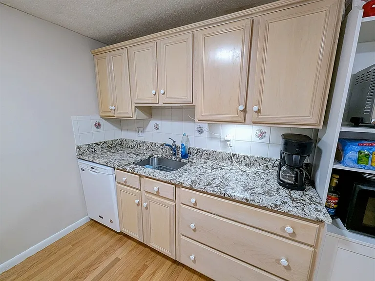89 Pleasant St #C1 — Photo 3