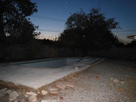 BACKYARD /POOL