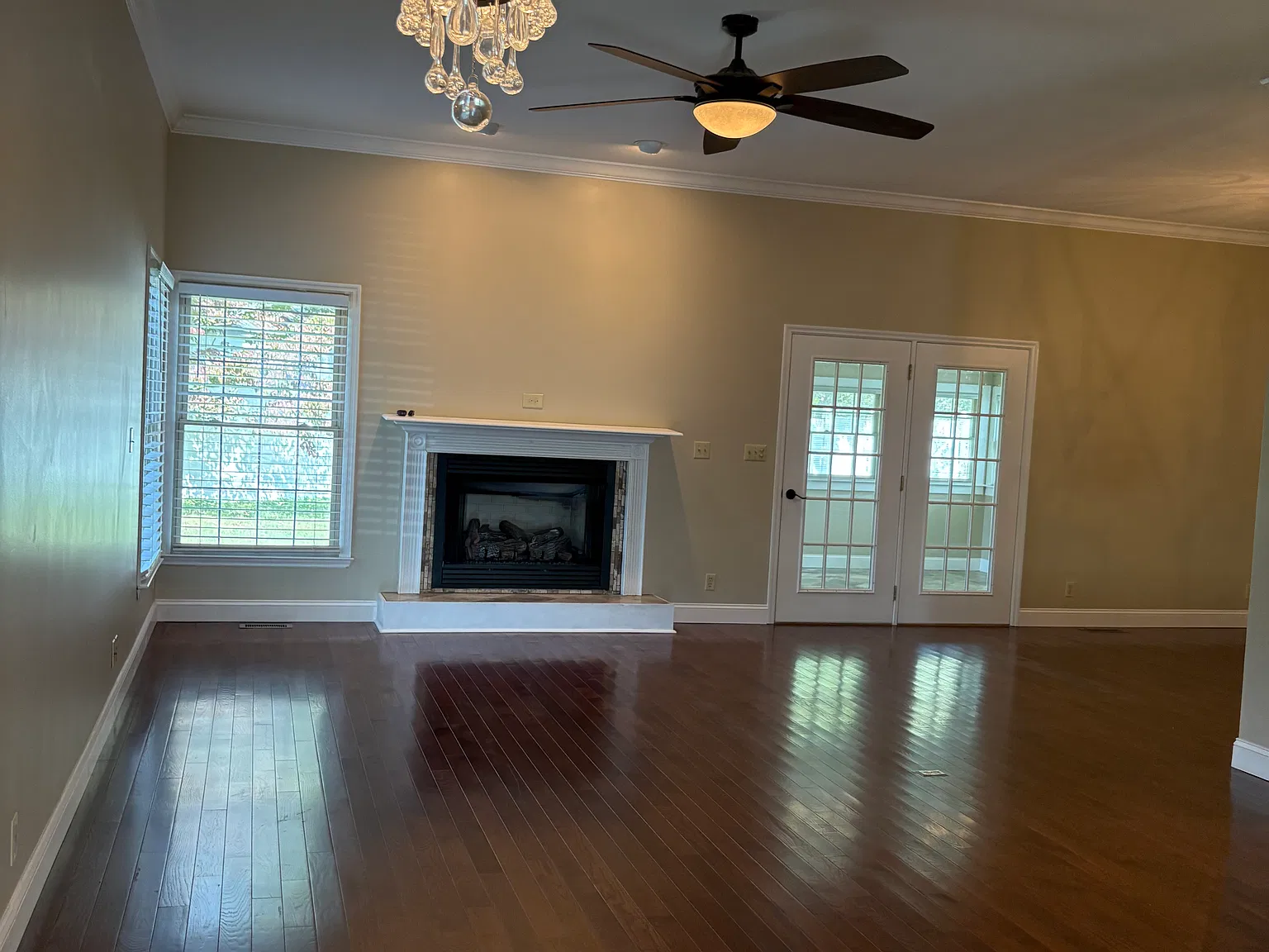 3 bed, 2100 sqft, $2,300 — Photo 3